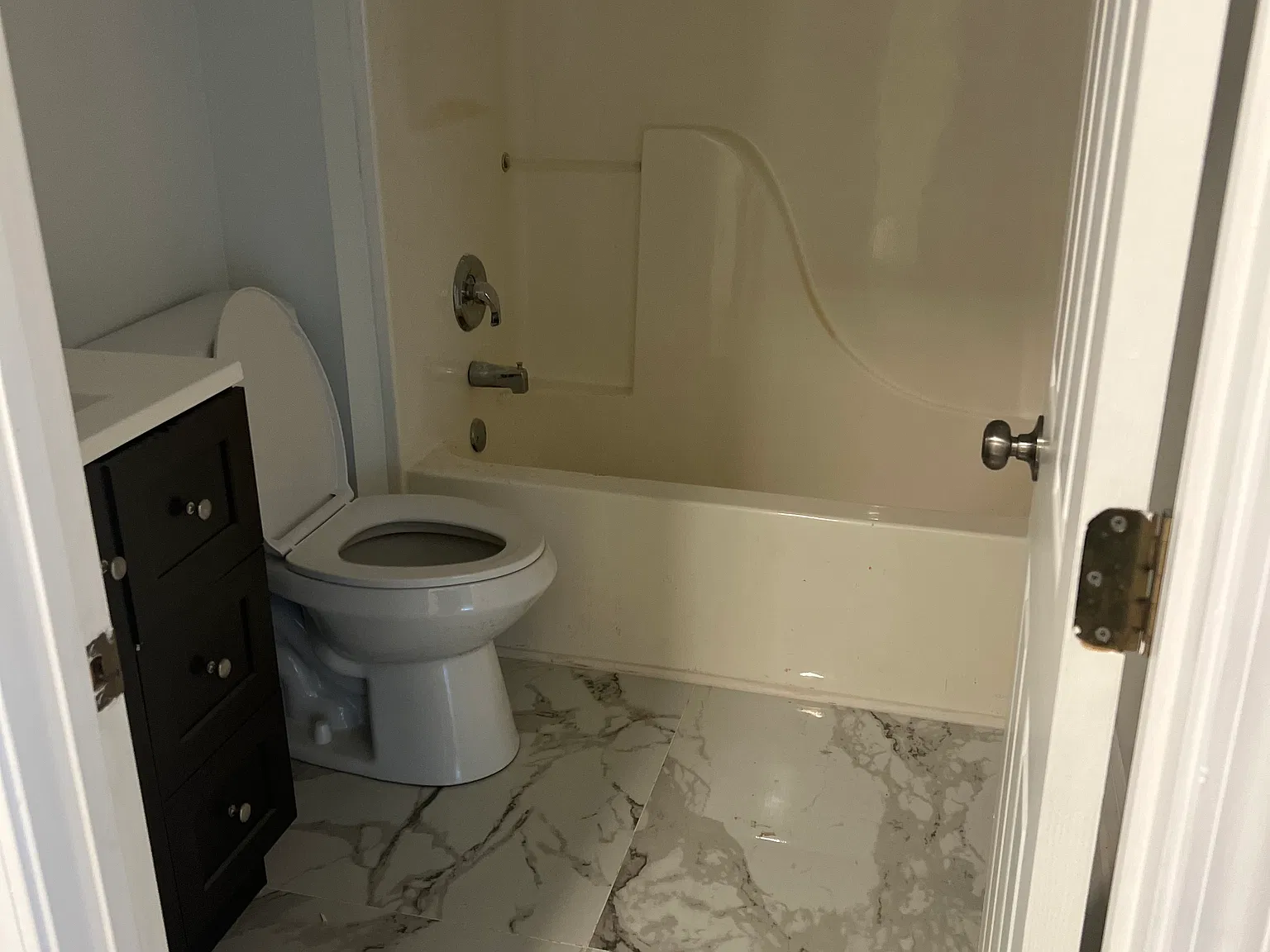 3 bed, 1800 sqft, $2,400 — Photo 2