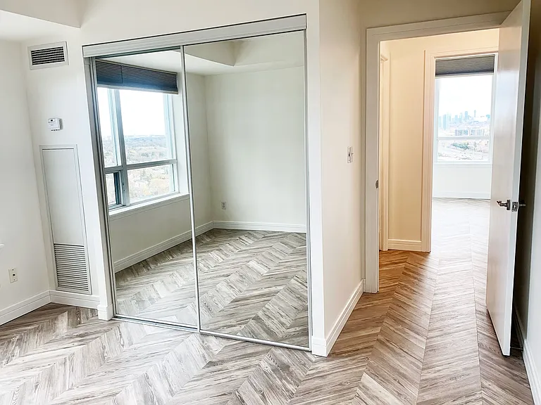18 Harrison Garden Blvd #2504 — Photo 21