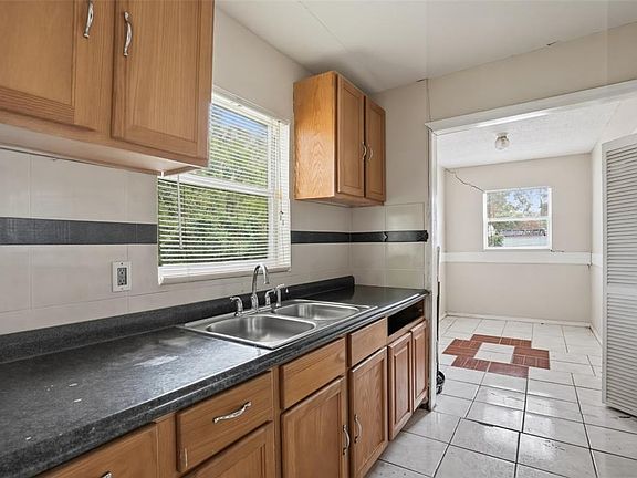 3rd image of 4811 E CLIFTON STREET