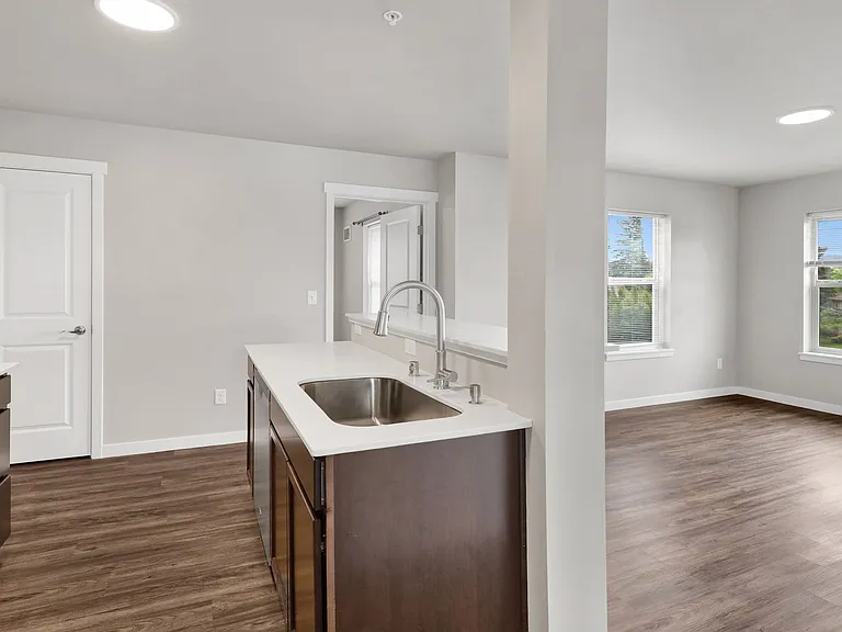 2101 Broadway — Photo 20
