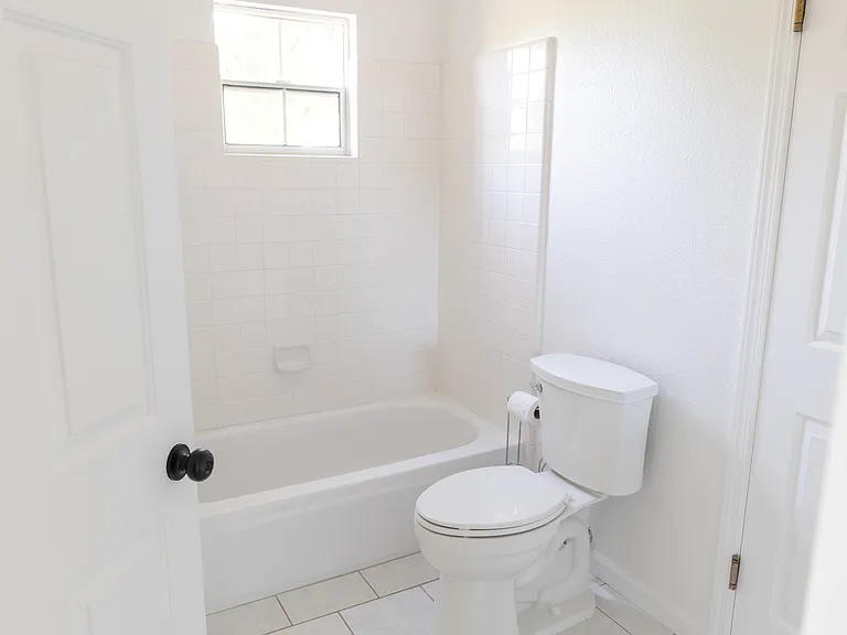 652 Charleston Ct — Photo 24