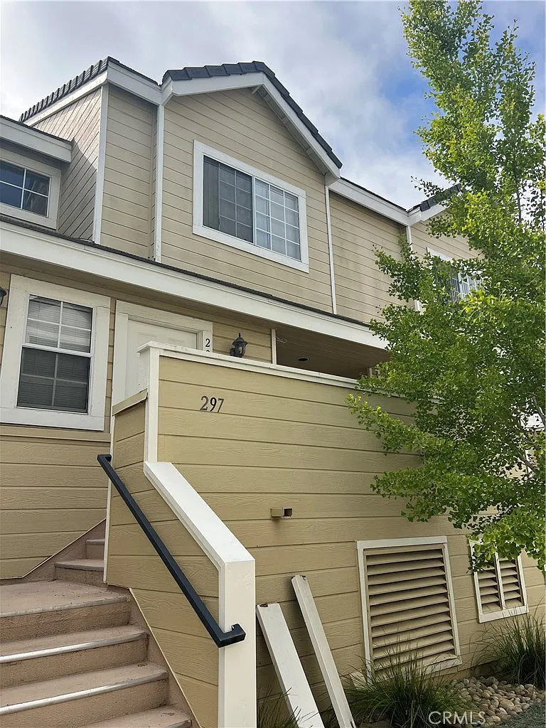 2 bed, 2.5 bath, 1088 sqft, $3,600 — Photo 1
