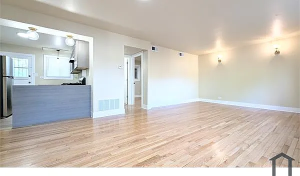 7636 S Saginaw Ave — Photo 2
