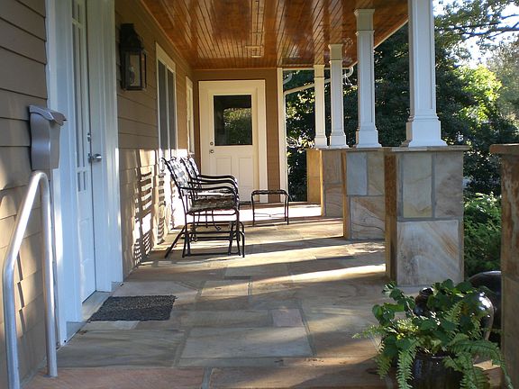 Covered Front Porch!