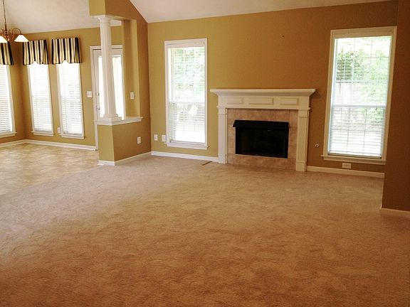 Great Room w/ Cozy Fireplace
