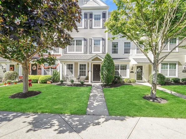 4 Maler Lane #4, Patchogue, NY 11772