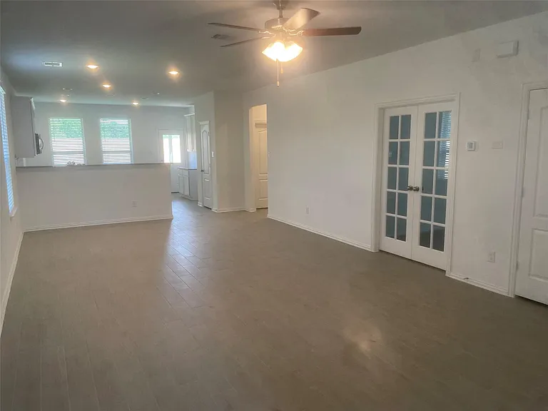 8111 Royal Palm Ct — Photo 3