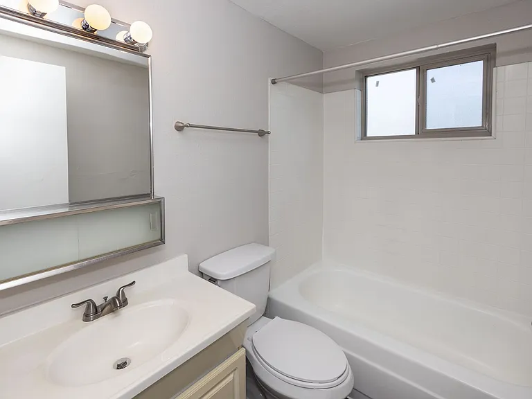Dexter Street Apartments — Photo 39