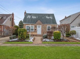 1039 Bowling Green Dr, Westbury, NY 11590