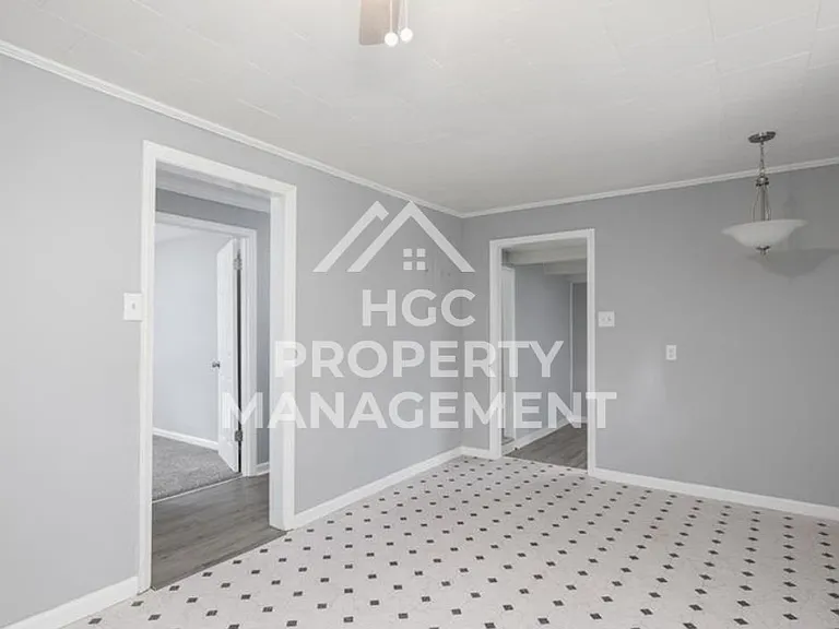 1228 Irving Ave — Photo 5