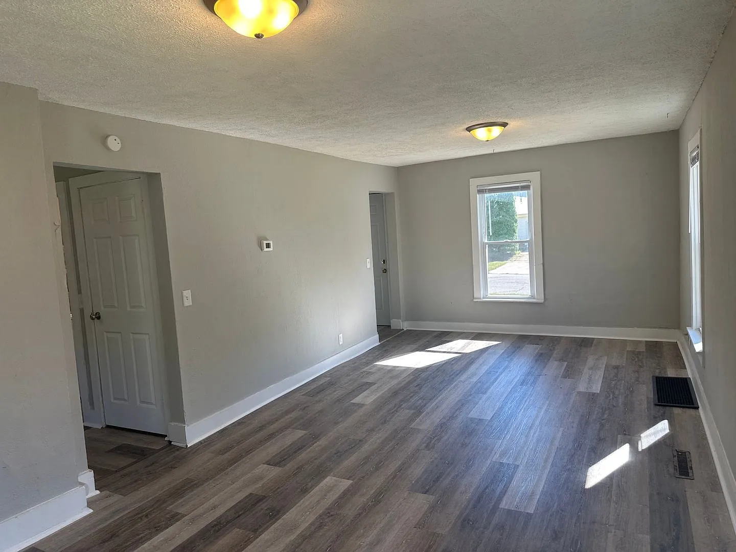 Spacious Freshly Updated Home Close to Downtown Beloit — Photo 4
