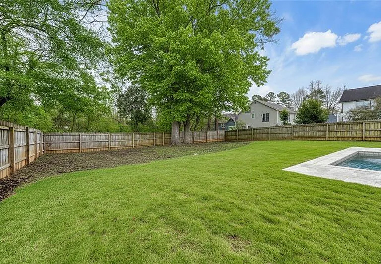 2975 Osborne Rd NE — Photo 45