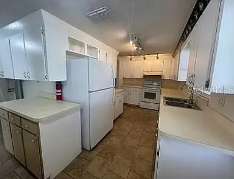 1305 Carr Dr — Photo 5