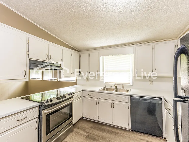 1635 Cherry Ave — Photo 6