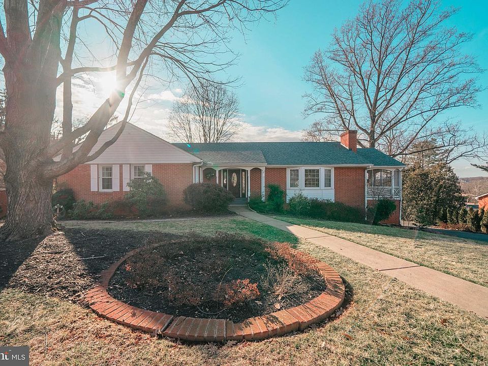 1st image of 1212 Oaklawn Dr