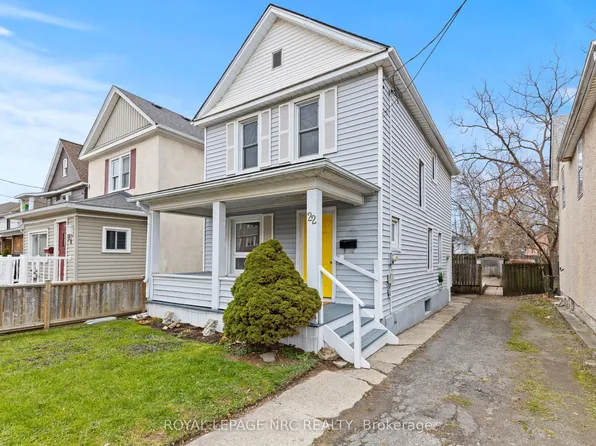 22 Denistoun St, Welland, ON L3C 1T9