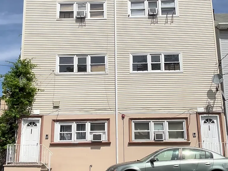549 Summer St — Photo 1