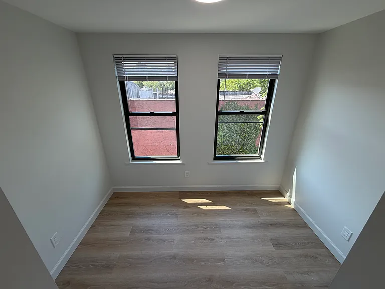 245 McLean Ave #6 — Photo 9