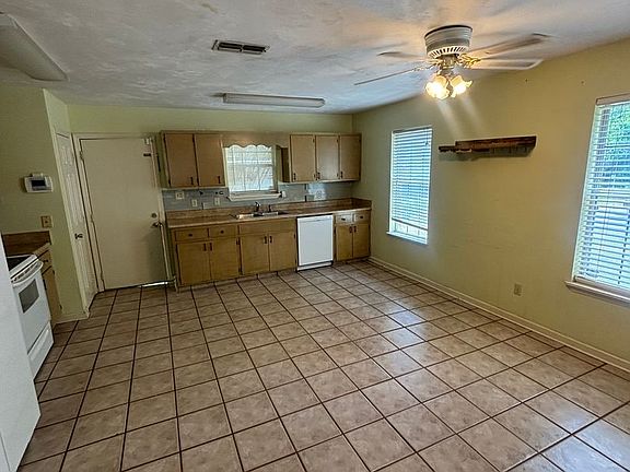 5th image of 4122 Sugar Bear Dr