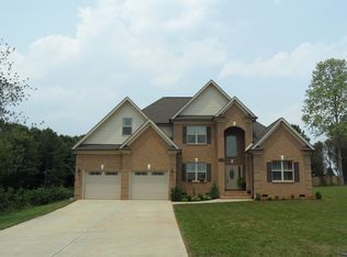 1537 Kensington Park Ct, Hickory, NC 28602