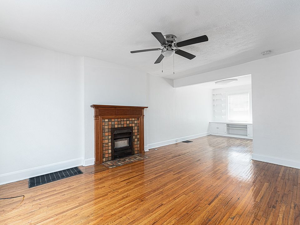 Living area. Note that there are not built-ins currently in this property.