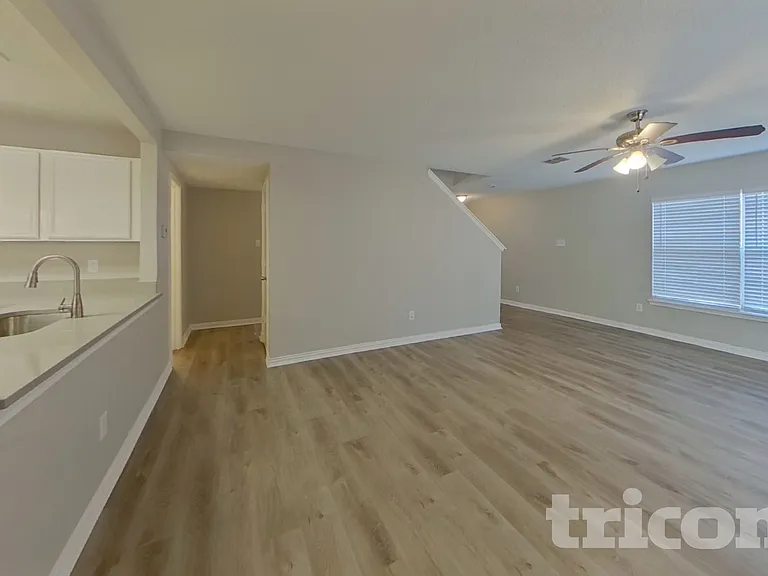 541 Gibson St — Photo 2