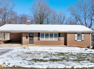 335 Eastview Pl NW, Lenoir, NC 28645