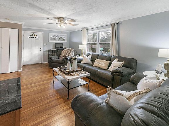 2nd image of 3321 Canary Ave