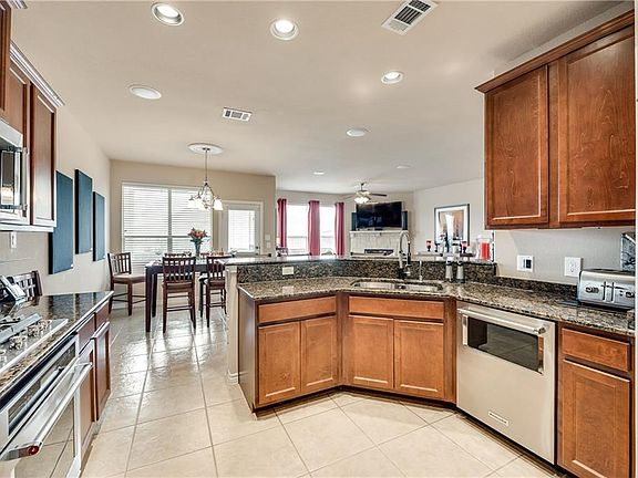 3rd image of 8636 Hornbeam Dr