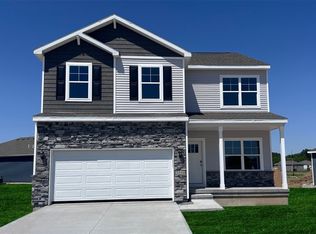 2841 Mary Dr, Hiawatha, IA