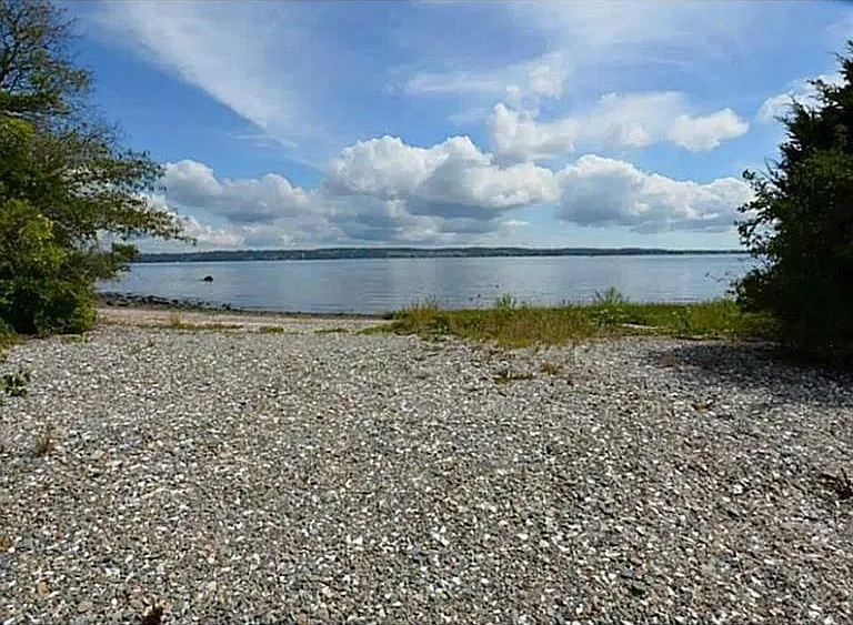 2 Weetamoe Farm Dr — Photo 2