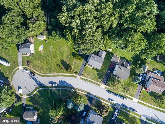 4th image of 430 Garden Ln