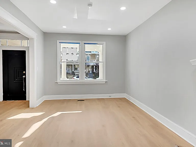 727 Otis Pl NW — Photo 25