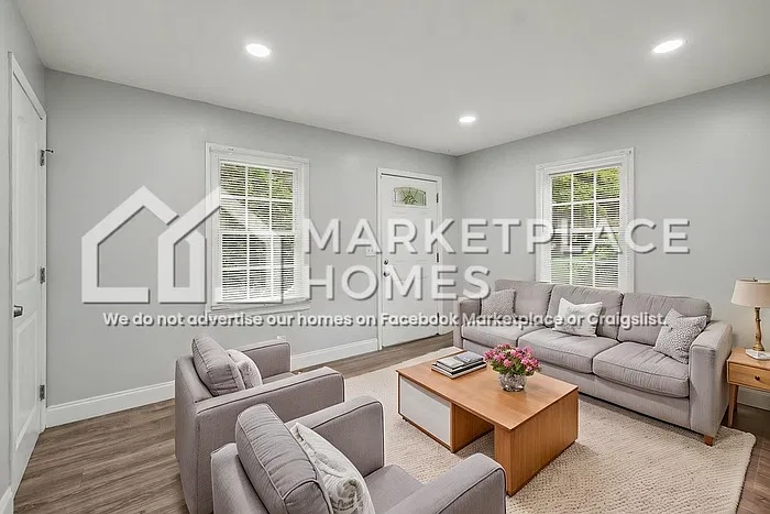 2 bed, 1.0 bath, 1271 sqft, $1,325 — Photo 2