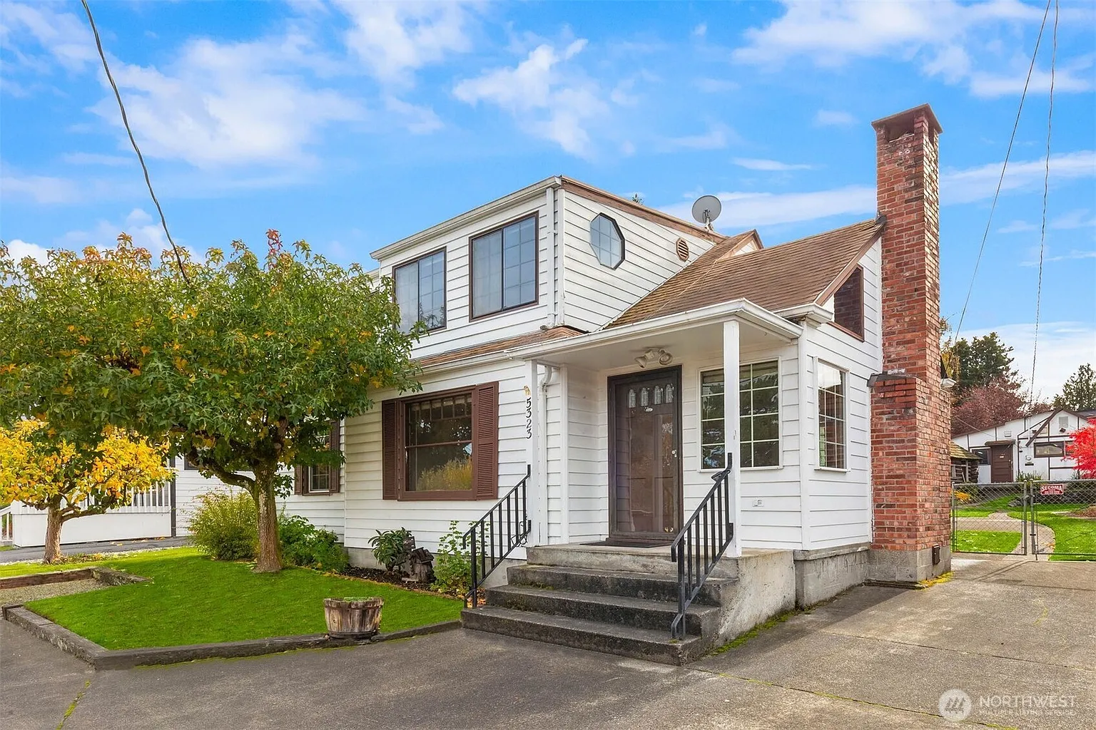 5323 Hyada Boulevard NE photo 1