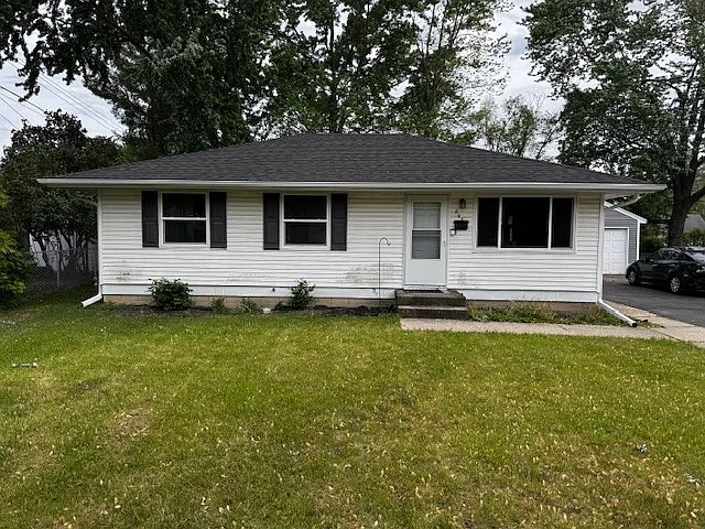 805 Hollyberry Dr — Photo 1