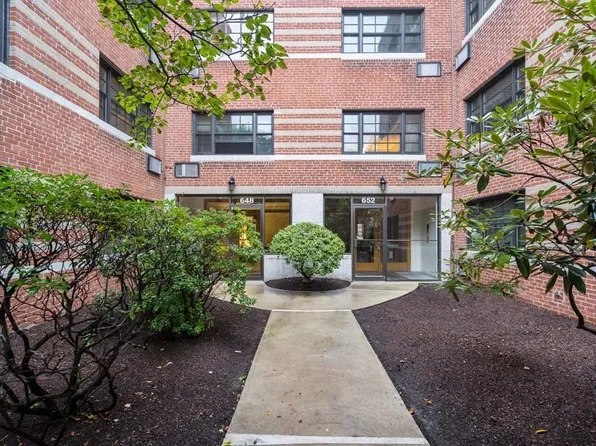 648 Washington St APT 4, Brookline, MA 02446