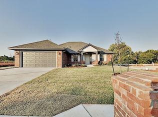 7037 Hidden Trail Ln, Warr Acres, OK 73132