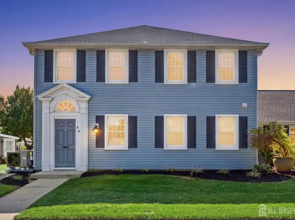 8 Sussex Way #N, Monroe Township, NJ 08831