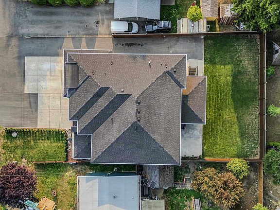 3rd image of 34571 Devon Cres