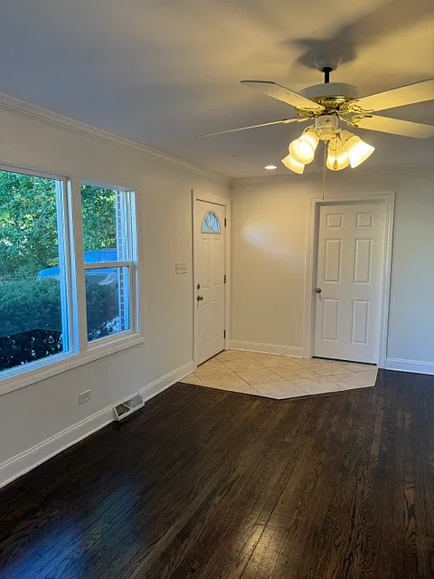3 bed, 1.5 bath, 1096 sqft, $2,500 — Photo 2