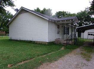 408 N Cedar St, Caney, KS 67333
