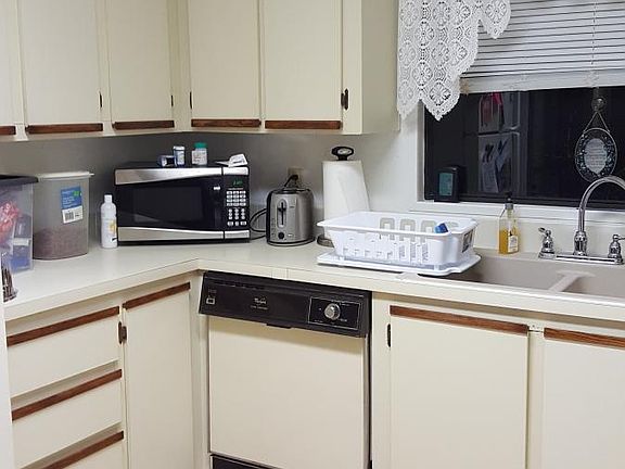 5th image of 1114 Hyde Park Cir
