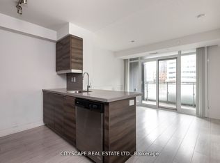 525 Adelaide St W #315, Toronto, ON M5V 0N7