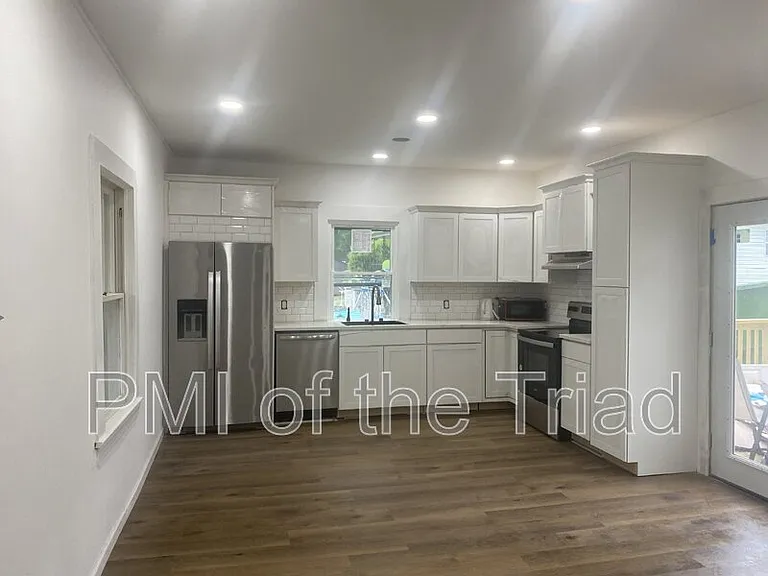 1318 Ridge Ave — Photo 4