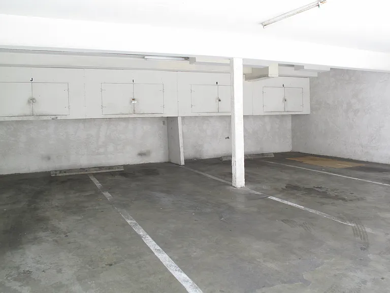 13105 Kornblum Ave — Photo 32