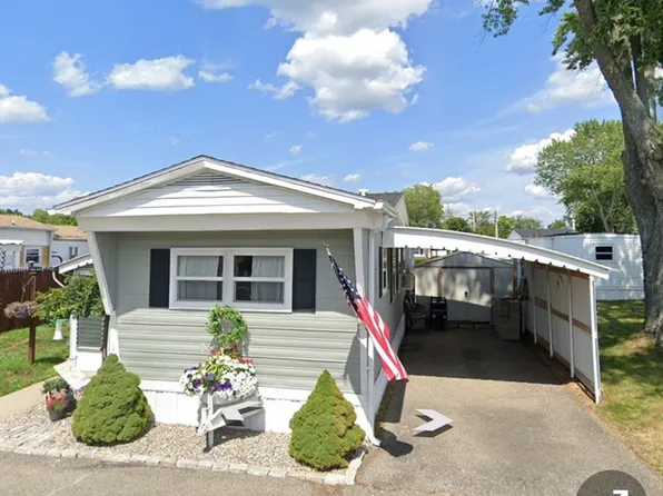 130 E Washington St #86, North Attleboro, MA 02760