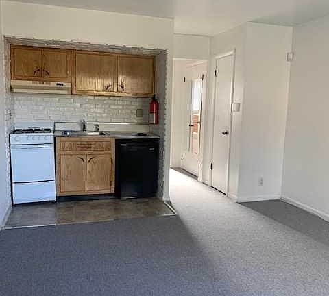 3rd image of 431 Grand Ave #9