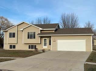 1303 Yorktown Cir, Brookings, SD 57006