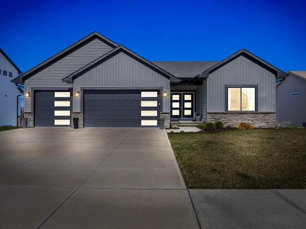 302 Dogwood Ln, Tiffin, IA 52340